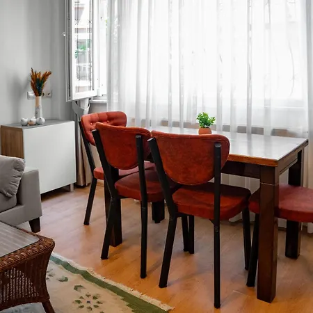 Cozy & Central 2br Designed Apt. In Beyoglu