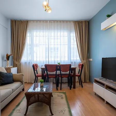 Cozy & Central 2br Designed Apt. In Beyoglu
