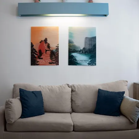 Cozy & Central 2br Designed Apt. In Beyoglu